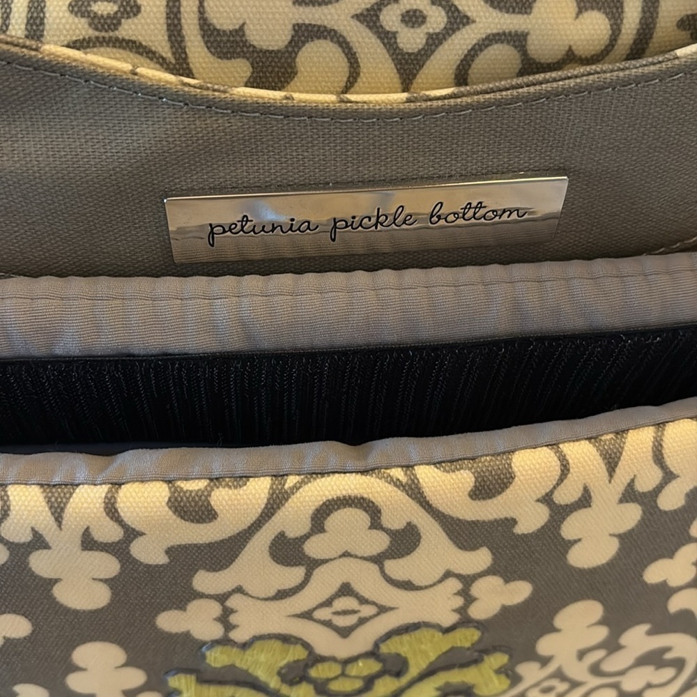 Petunia Pickle Bottom city carryall diaper computer bag very spacious waterproof - Picture 12 of 15